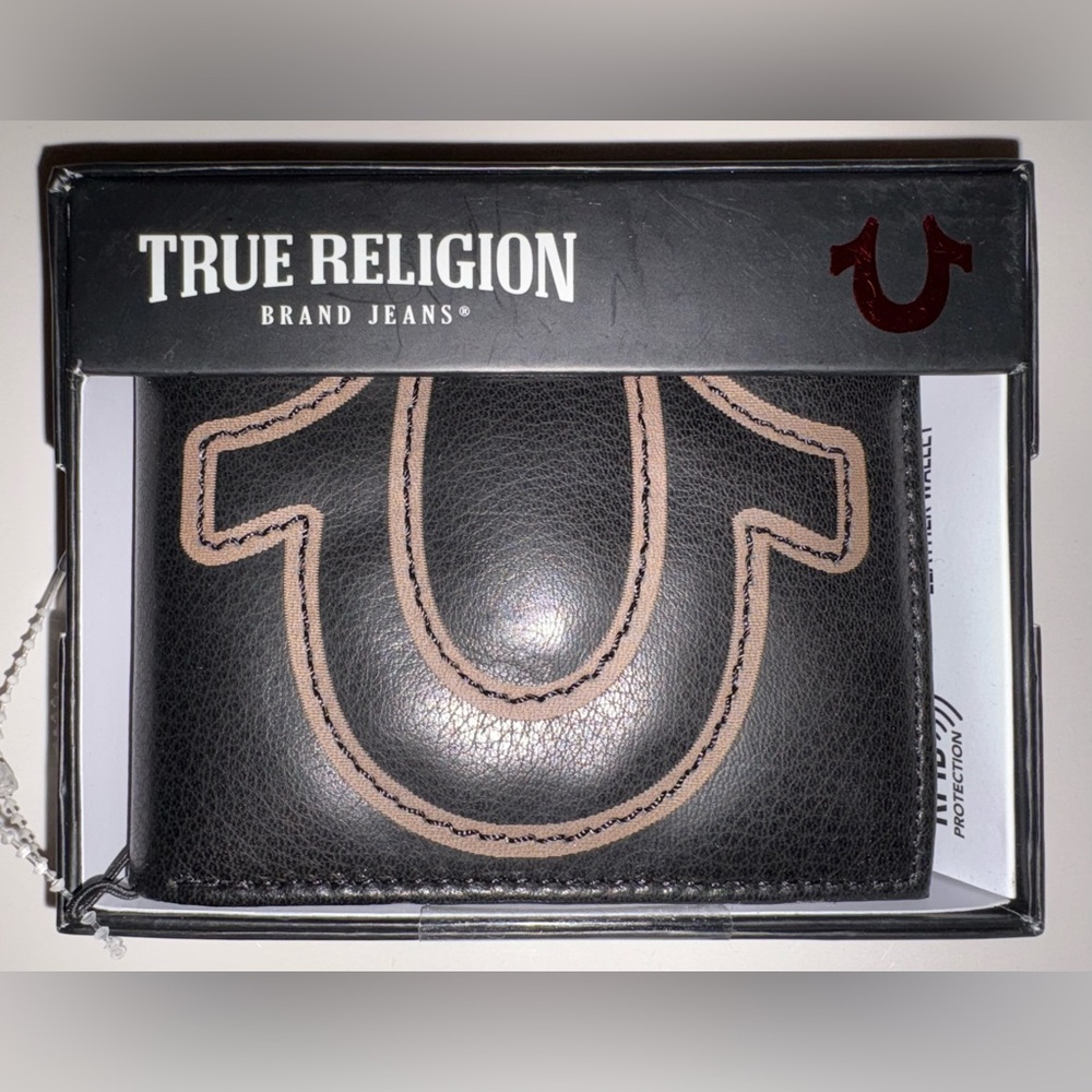 True Religion Men's Black Leather Bifold Wallet Tan Stitch Horseshoe RFID NWT